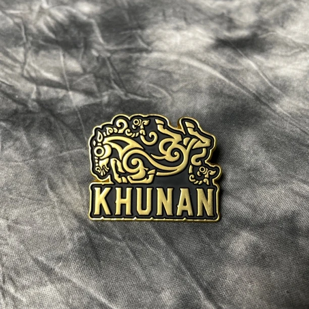 KHUNAN 忽纳LOGO胸针