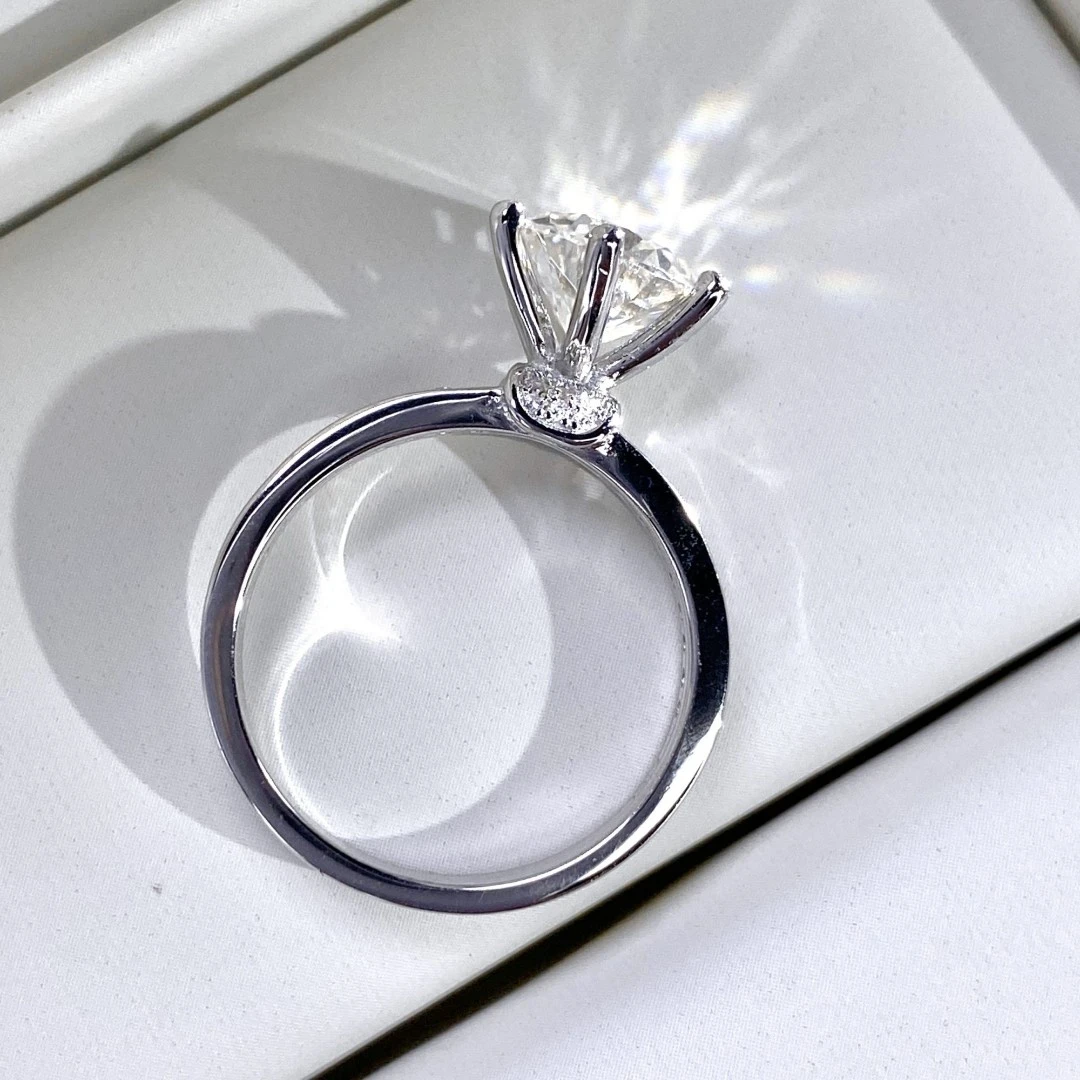 925银莫桑石戒指 高冠皇后莫桑钻戒镶嵌1克拉经典素款戒指ins小众