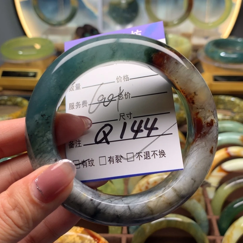 【闪购商品】蛇纹石玉手镯未镶嵌月**痕