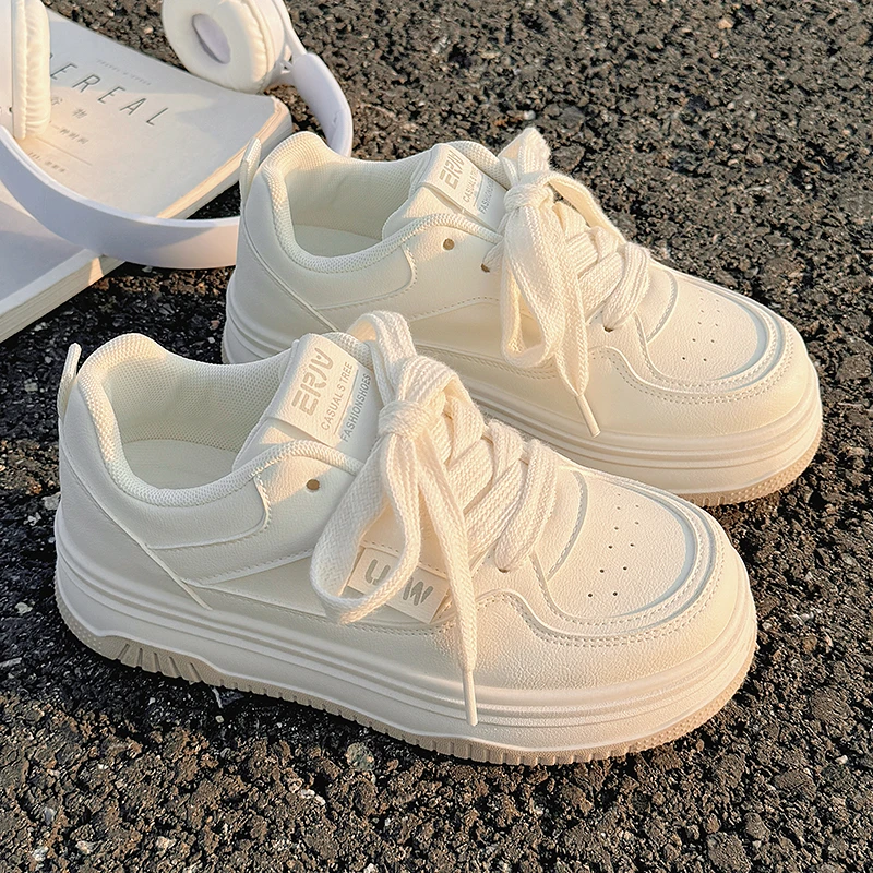 高颜值校园小白鞋女2025秋冬新款防滑耐磨透气韩版休闲潮流板鞋潮