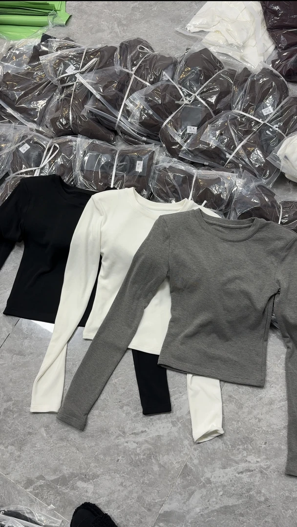 熊小姐家韩国东大门同款早秋光版百搭显瘦打底衫(加磨毛）