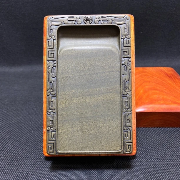 螭龙砚 济源坑鱼子15.4×9.4×3.2厘米 香樟木盒