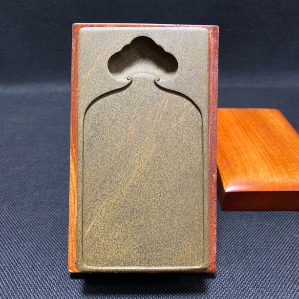 如意砚 济源坑鱼子 14×7.5×2.5厘米 香樟木盒