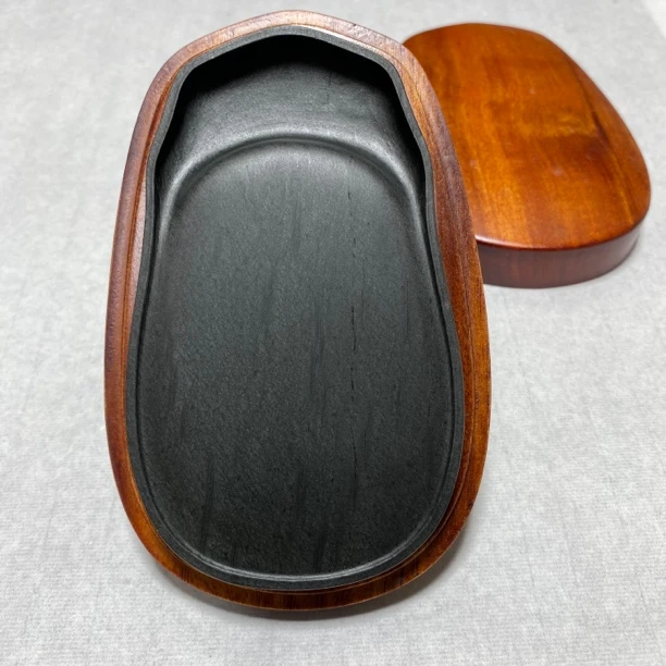 蝉形砚 龙尾老坑线眉 11.8×7×1厘米 香樟木盒