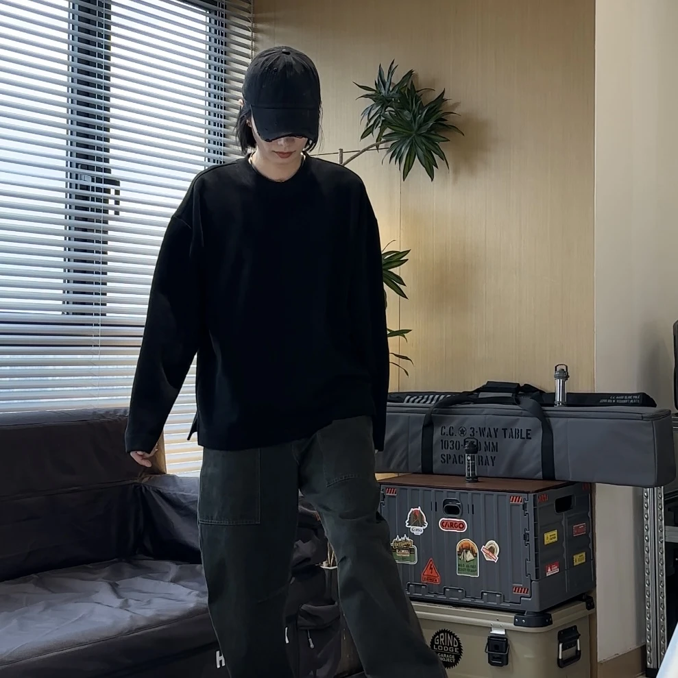 黑色极简风百搭卫衣