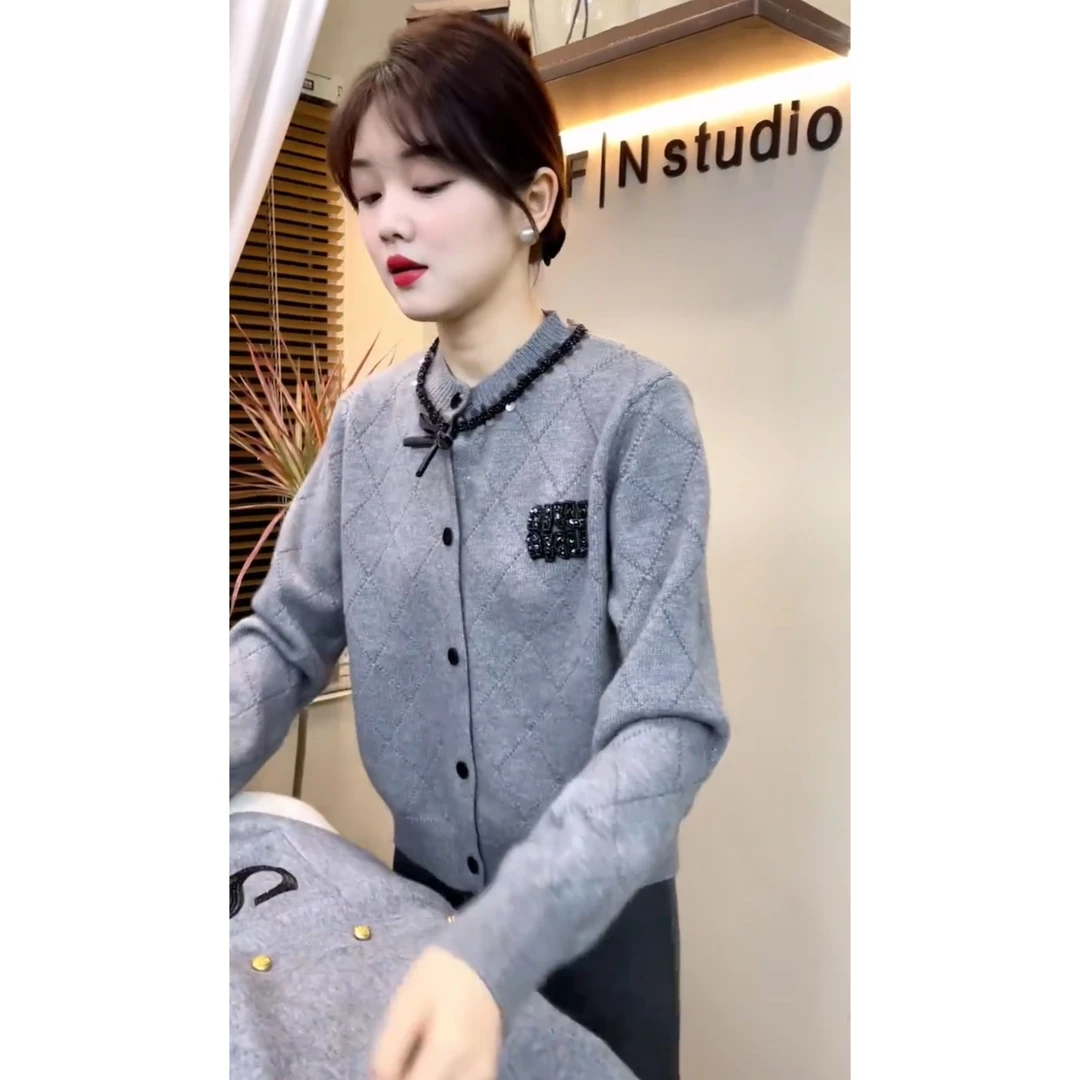 秋冬季蝴蝶结针织衫女款2024新款设计感洋气上衣针织开衫毛衣外套