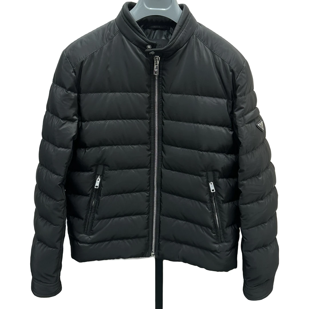 全新未使用 Prada/普拉达 男士黑色休闲羽绒服YU008时尚轻薄立领