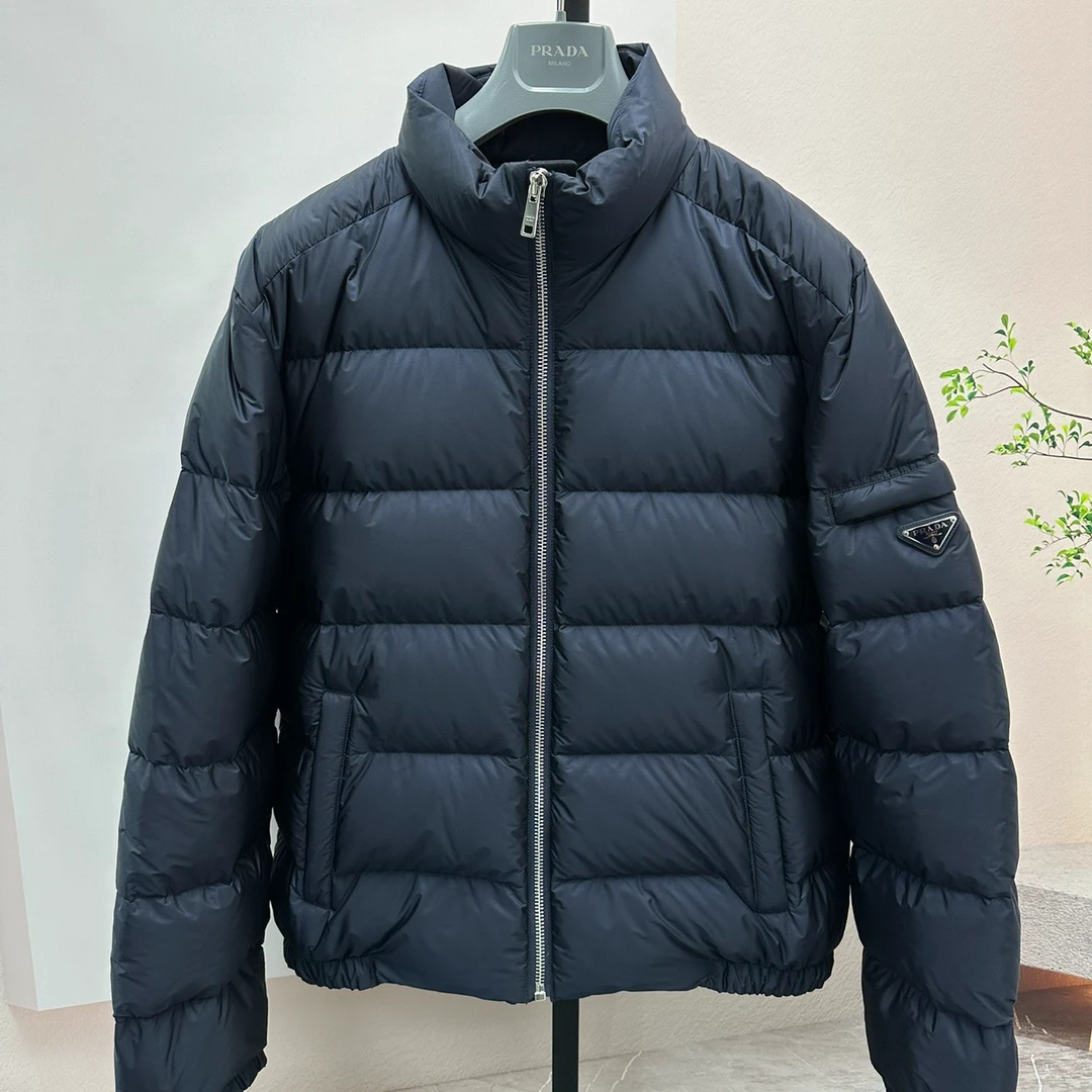 全新未使用 Prada/普拉达 男士休闲羽绒服YU065时尚短款立领