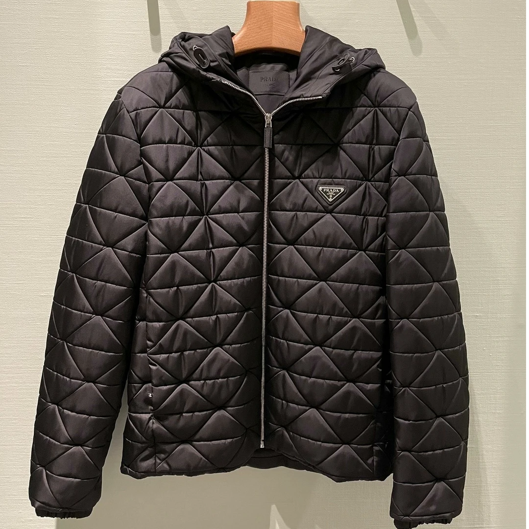 全新未使用 Prada/普拉达 男士黑色连帽休闲棉服ZYU078时尚百搭