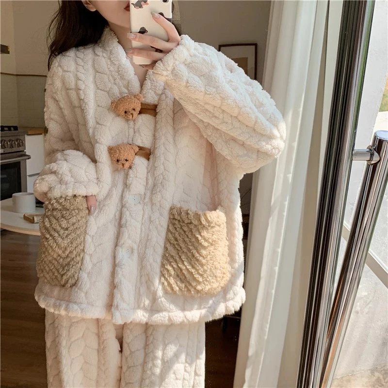 可爱小熊睡衣女款秋冬季珊瑚绒加厚保暖法兰绒网红开衫套装家居服