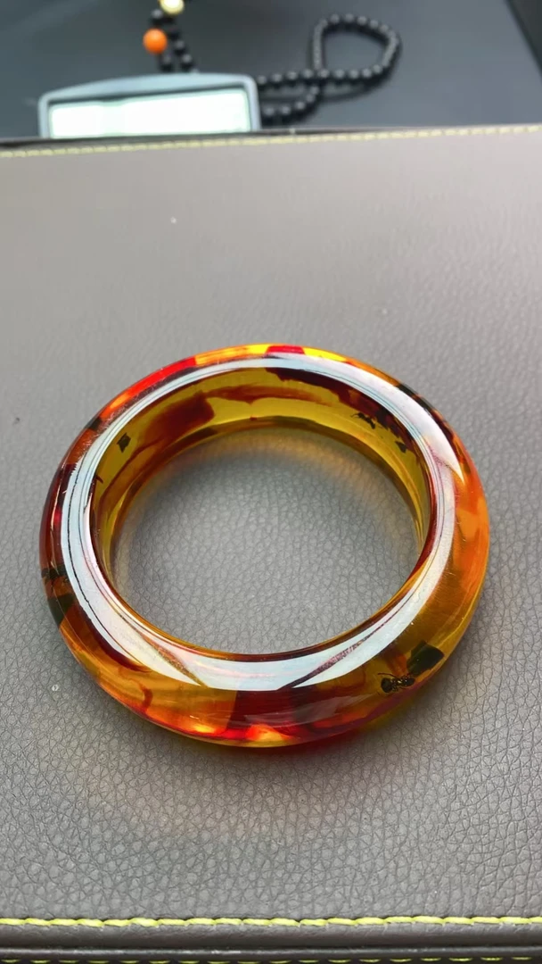 a61虫虫金丝鸽血红手镯