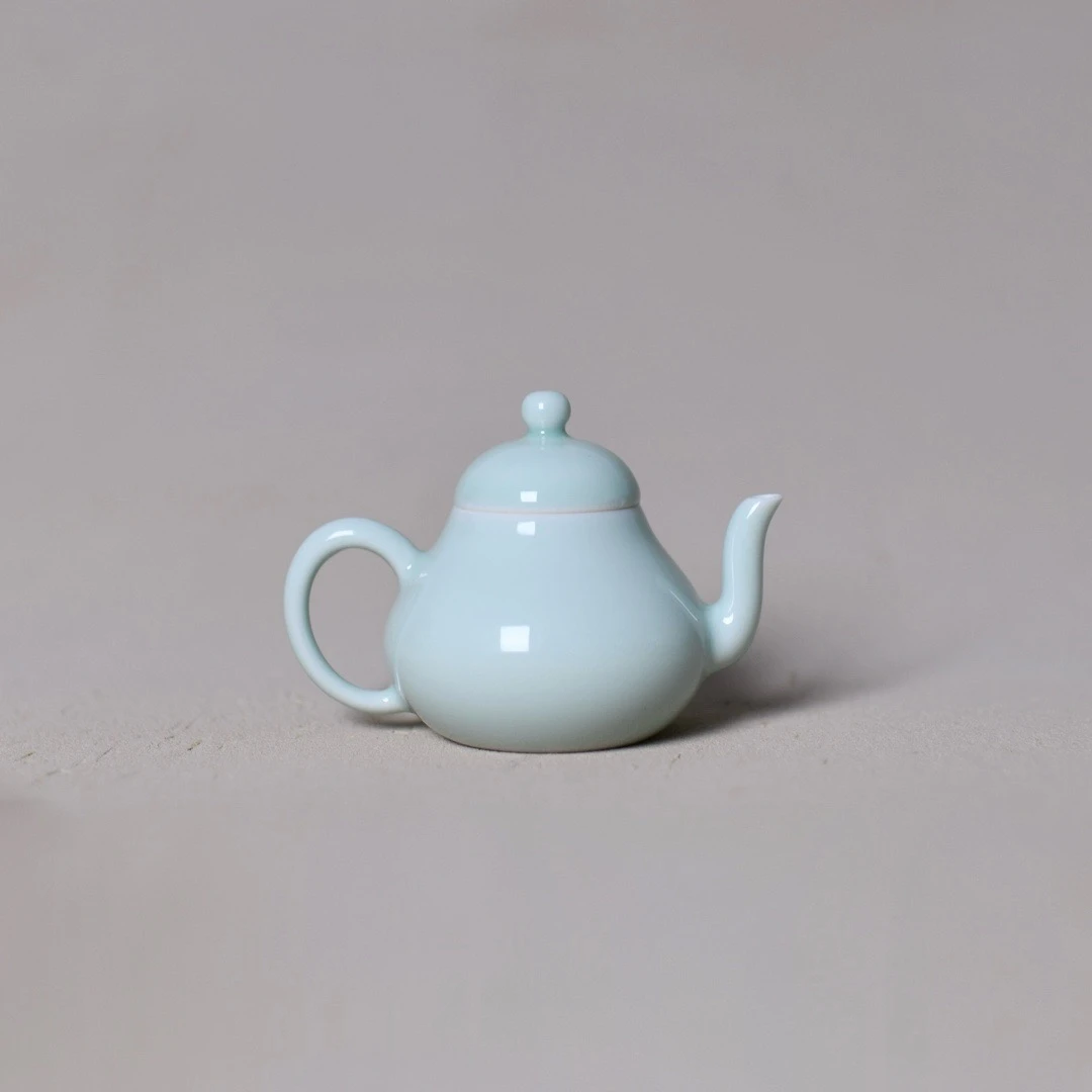 谷雨山房 翠青釉 凌波壶 容量：80ml 手工单色釉 景德镇高温瓷
