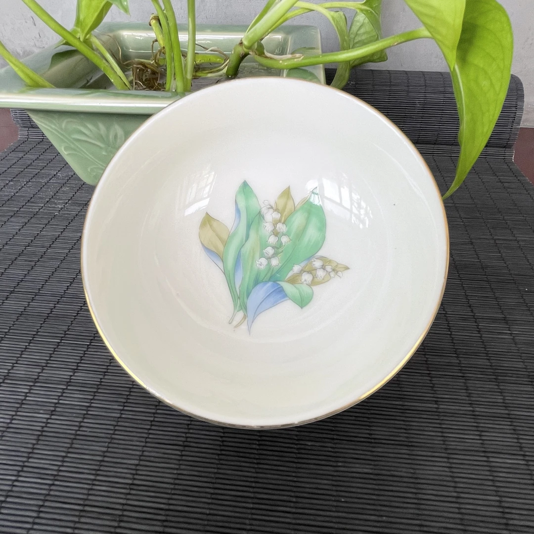 描边玲兰花小碟（10cm)