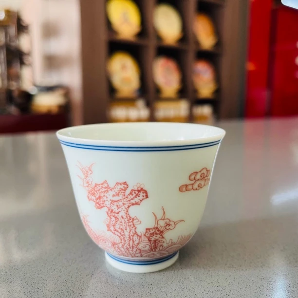 青花釉里红山水纹品茗杯