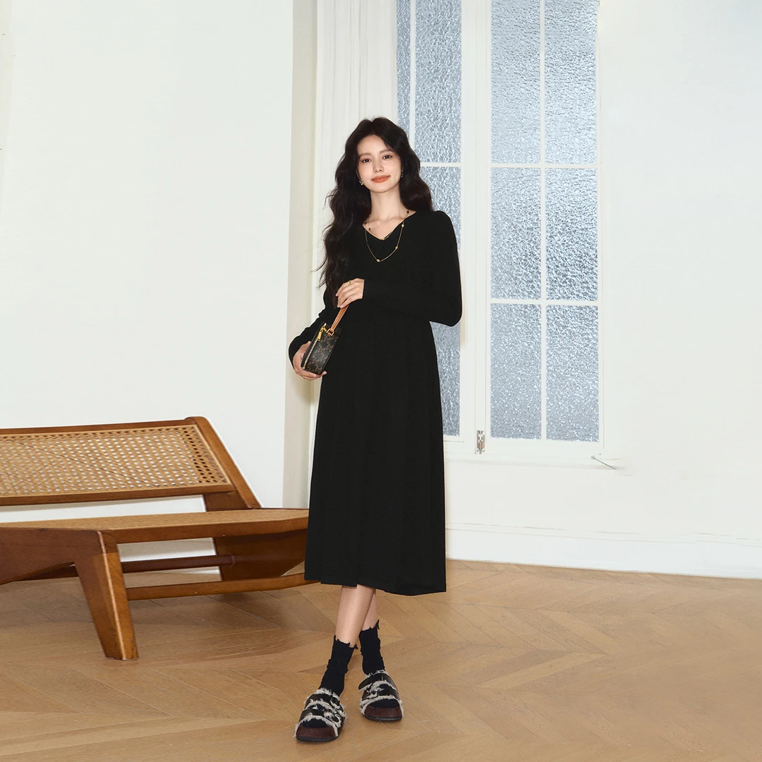 赫本风V领设计A字版型针织长款连衣裙 RA234SZ0215