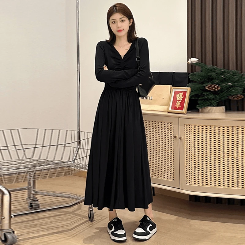 法式长袖连衣裙女2024秋季新款洋气质显瘦收腰百搭打底黑色长裙子
