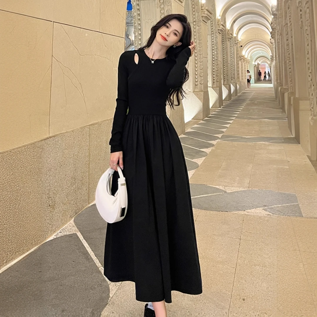 长袖镂空黑色连衣裙女2025秋冬设计感小众收腰显瘦气质内搭长裙子