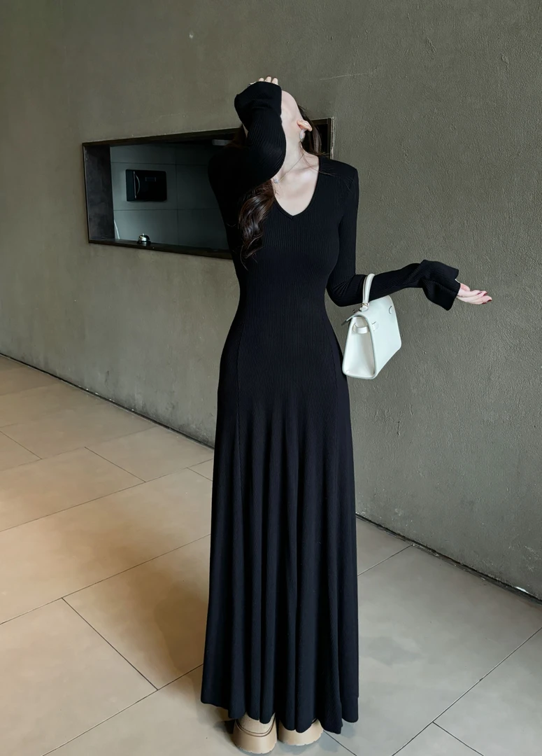 温柔风气质V领百搭长袖针织连衣裙女装秋冬内搭打底裙收腰长裙子