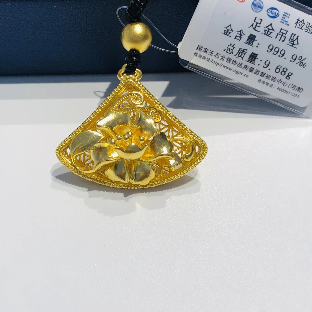 扇形花朵吊坠古法金镂空工艺精湛设计超级好看