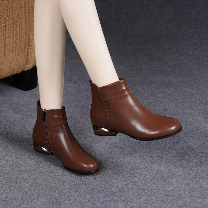 2025新款秋冬季圆头短靴女加绒妈妈女鞋平底真皮鞋软皮软底马丁靴