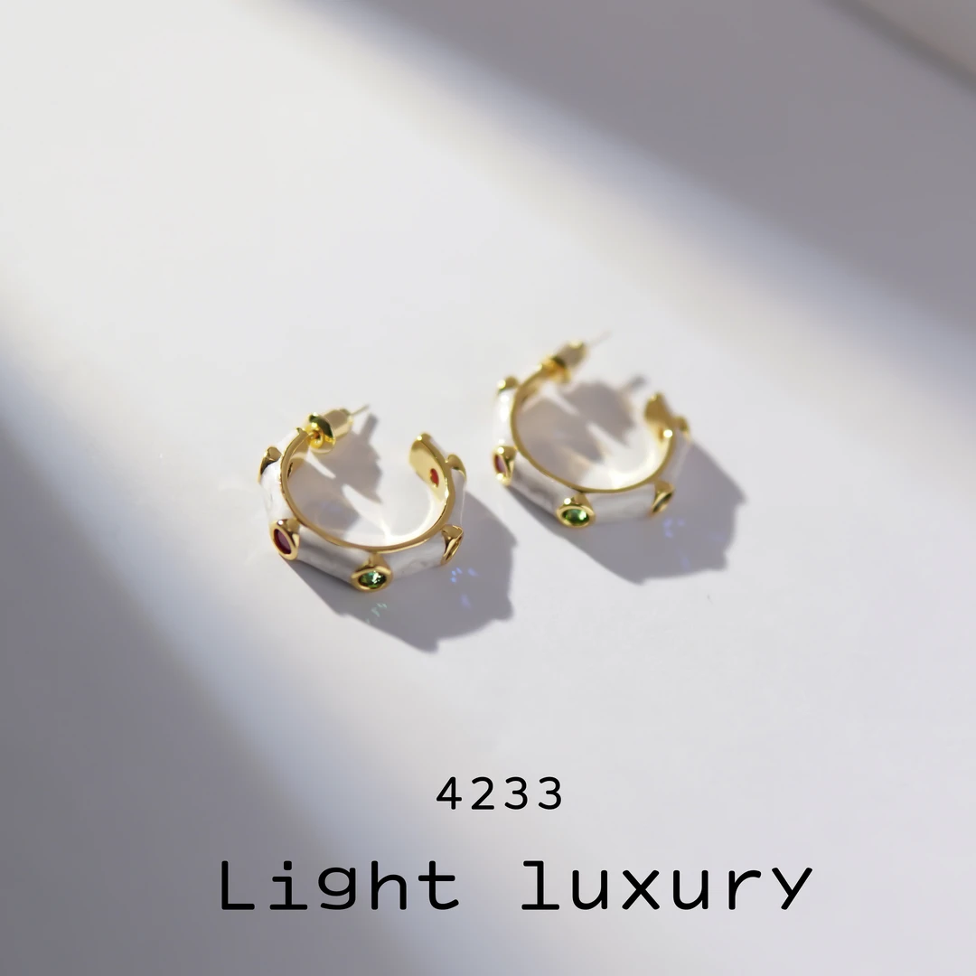 铜合金耳饰 4233气质轻奢优雅精致设计师彩石镶嵌白边耳钉