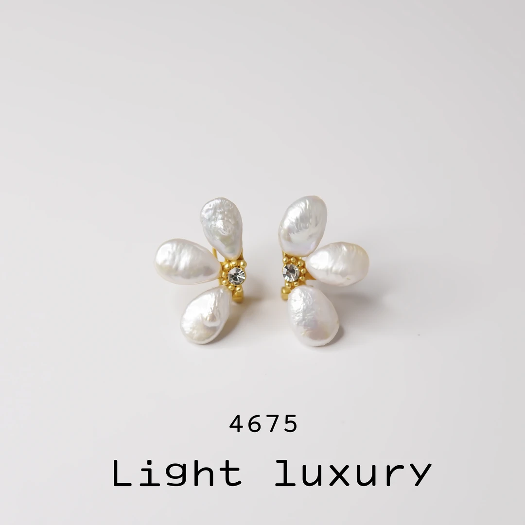 铜合金耳饰  4675气质轻奢设计师精致时尚优雅半花耳钉