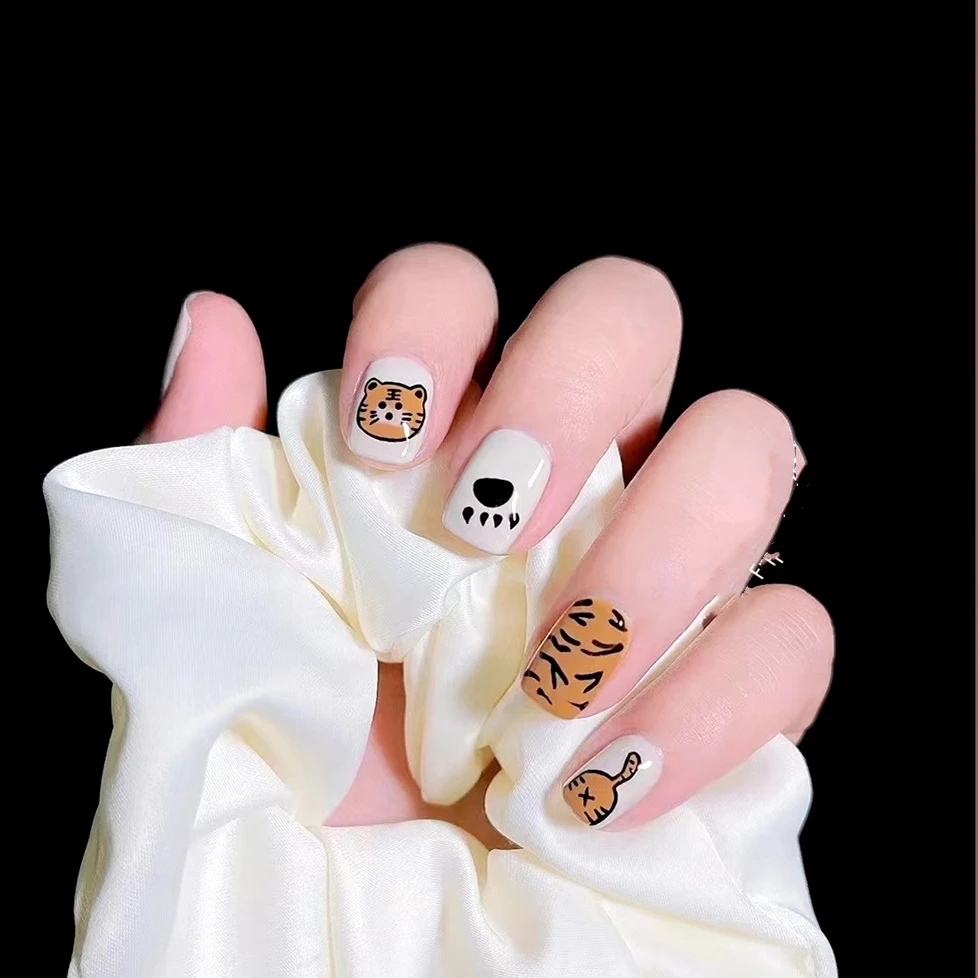 可爱小虎穿戴美甲成可拆卸品短款指甲贴虎纹学生假指甲贴片