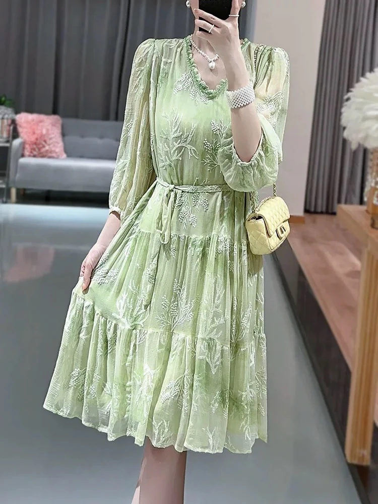M-刺绣V领系带连衣裙LZ1524
