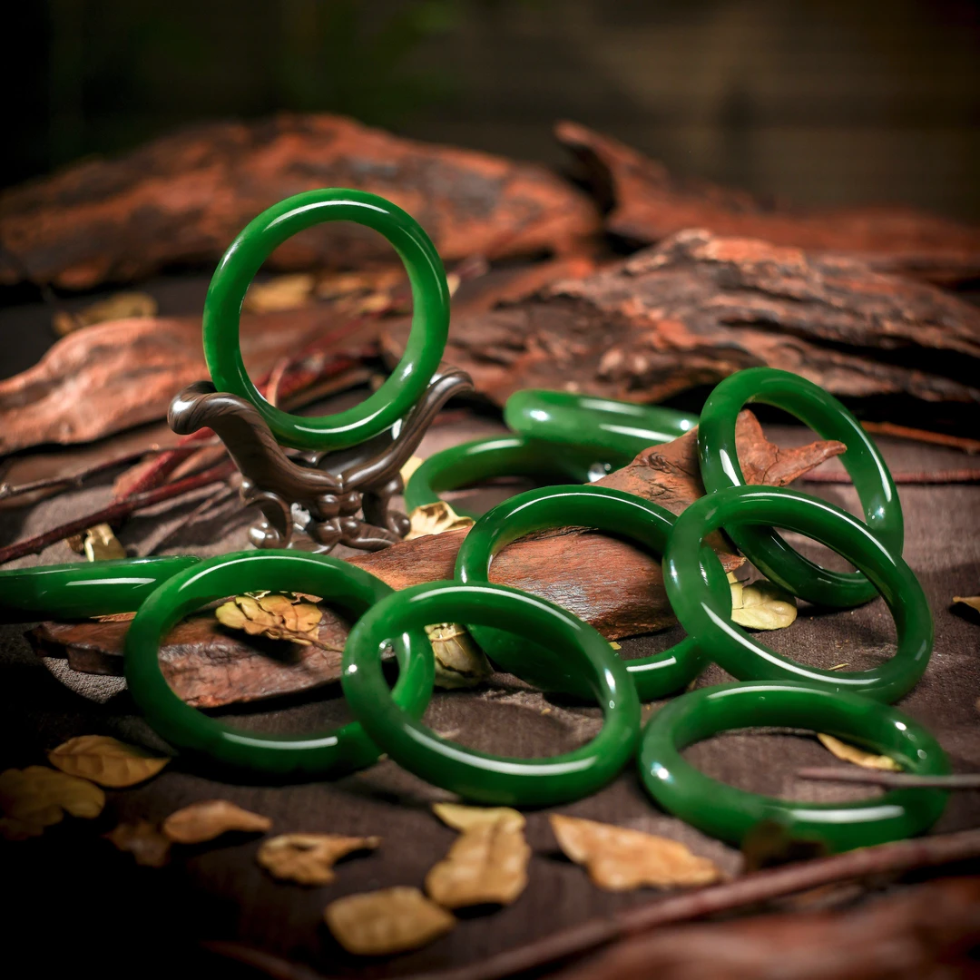 【博姐臻选】语瑶·和田碧玉老料辣阳绿传世级手镯S5084多样性发其一