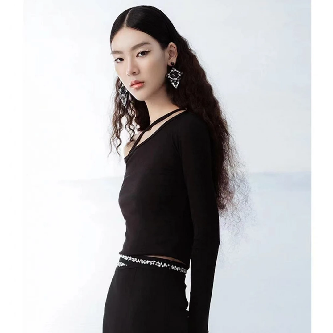 OU.FASHION/欧点长袖斜肩上衣针织时尚打底黑色修身1032340056  .