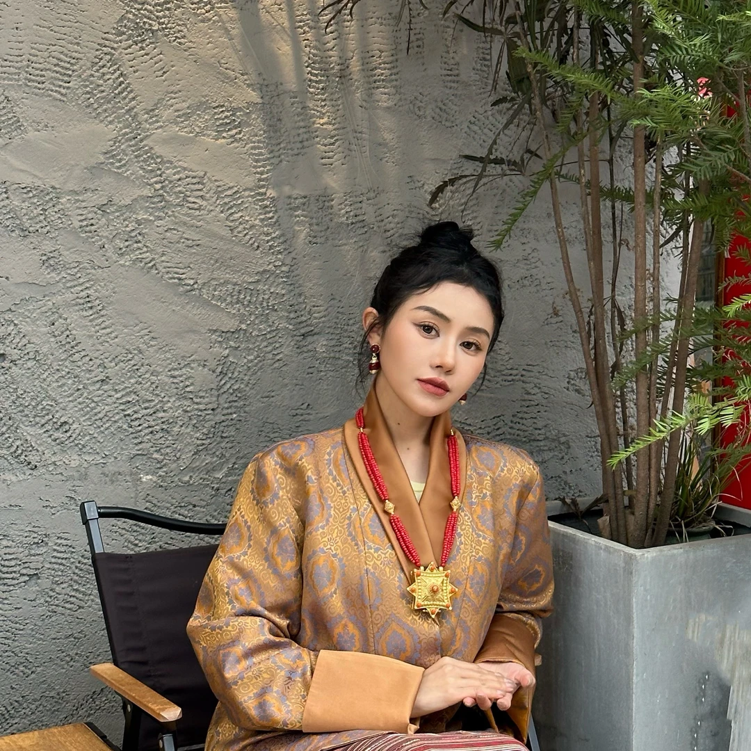 七麦藏式春款重工ins民族风时尚百搭气质不丹藏服