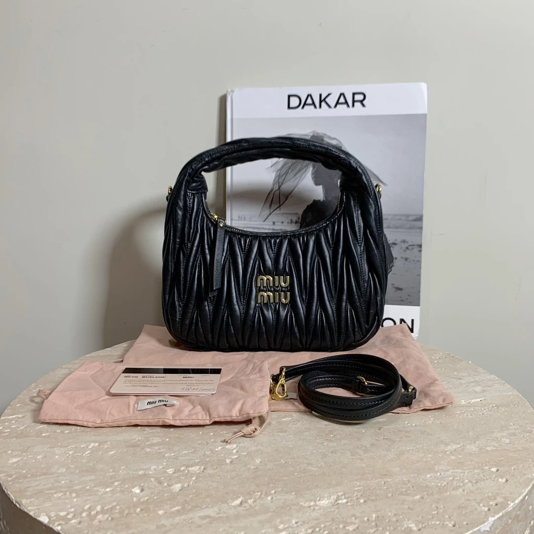 95新 MIU MIU/缪缪 壹臻中古/黑色褶皱hobo小号包 / 37911981