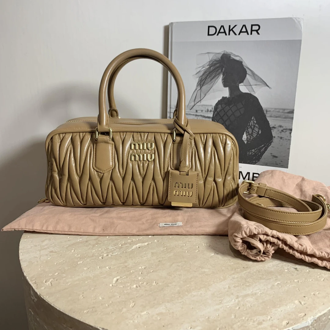 95新 MIU MIU/缪缪 壹臻/棕色褶皱中号保龄球包/12388316