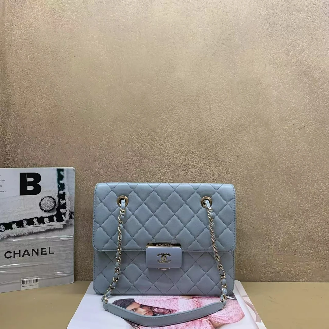 95新  壹臻中古/Chanel淡蓝色珐琅扣单肩包22开/ 82065917