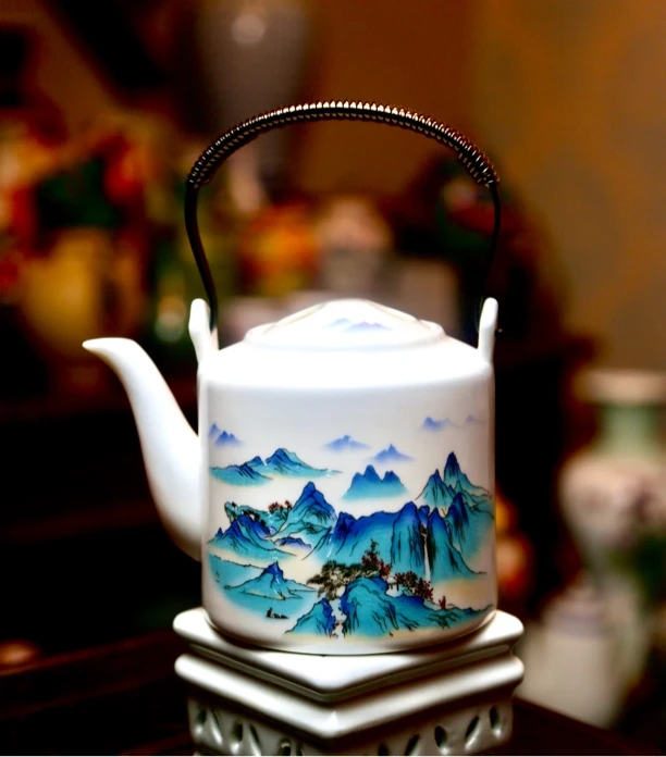 羊脂玉陶瓷青花瓷器千里江山图提梁壶高端泡茶壶白瓷水壶一只