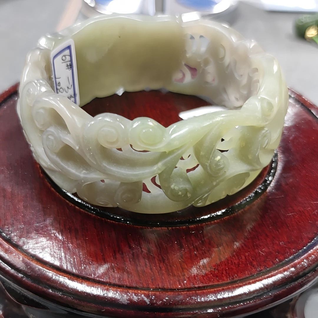 和田玉镂空手镯精雕女款冰透镯子老型雕刻款（128）