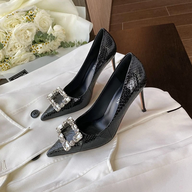 时尚轻奢水钻方扣尖头白色高跟鞋女细跟2023洋气爆款单鞋