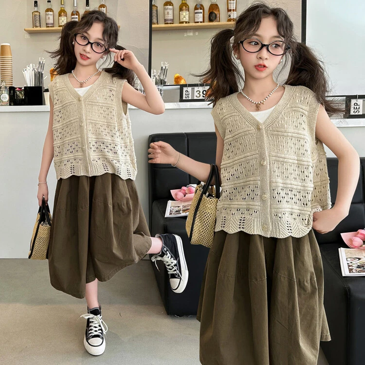 女童夏季套装2024新款冰丝毛衣休闲背心女中大童宽松七分裤三件套