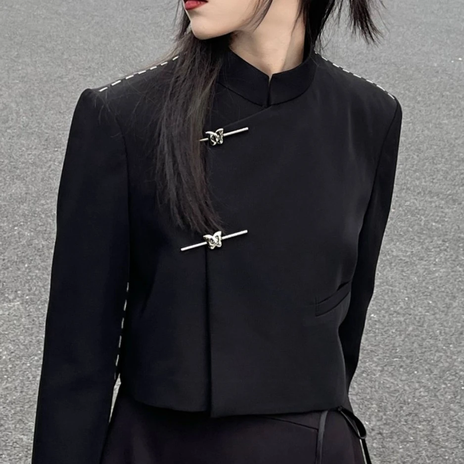 云鬓斜簪新中式立领短上衣蝴蝶结金属一字扣撞色走线设计西装外套