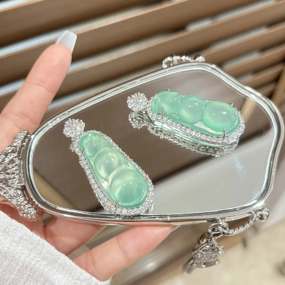 天然高冰玉髓精致豆子吊坠饰品贵气轻奢玛瑙新中式首饰项链