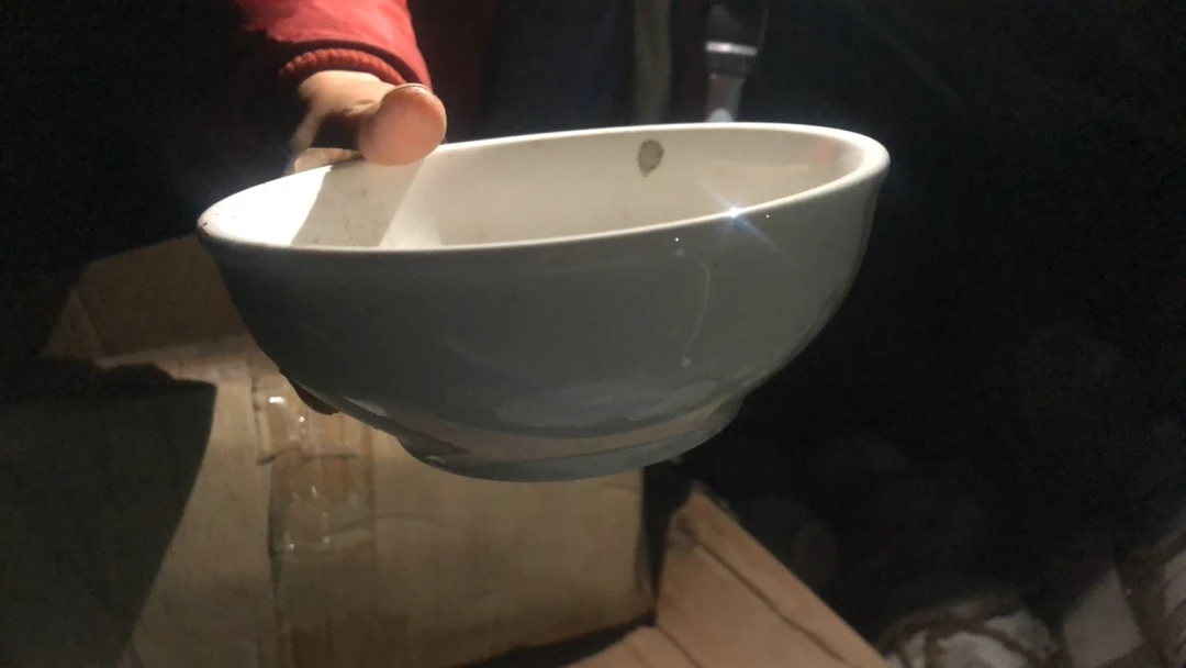 素胎强化瓷中号碗 直径15厘米