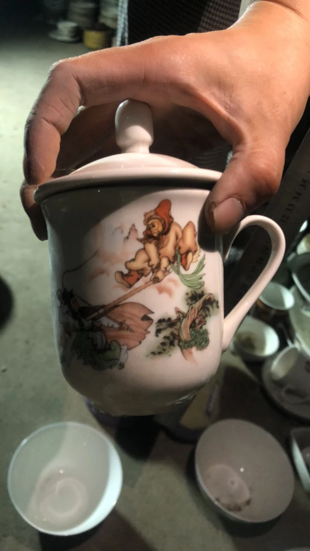 三打白骨精画片盖杯