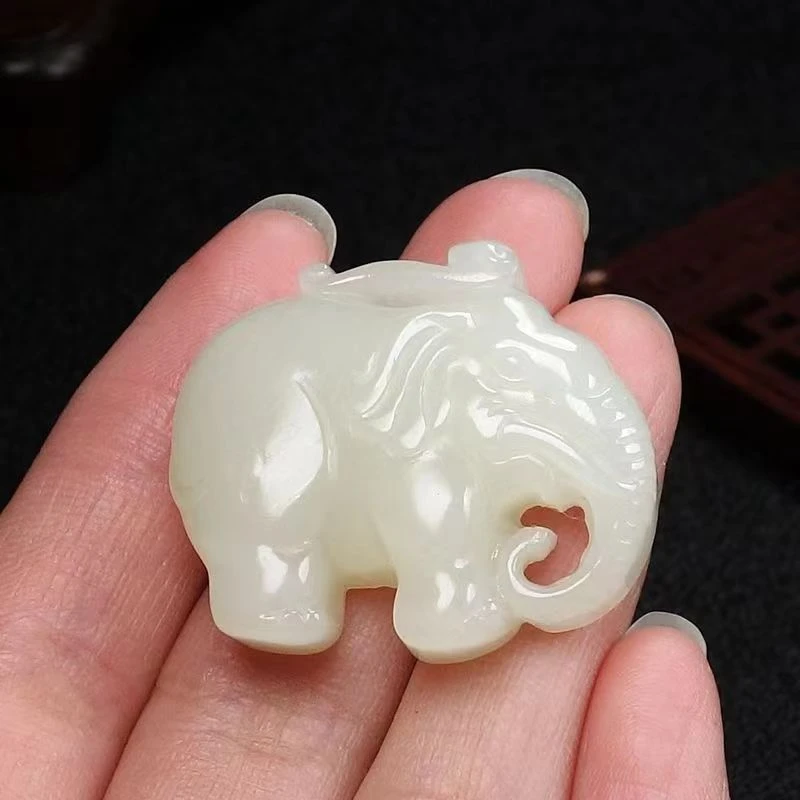 电脑雕刻白色大象挂件吉祥如意吊坠碧绿色情侣项坠毛衣链项坠批发