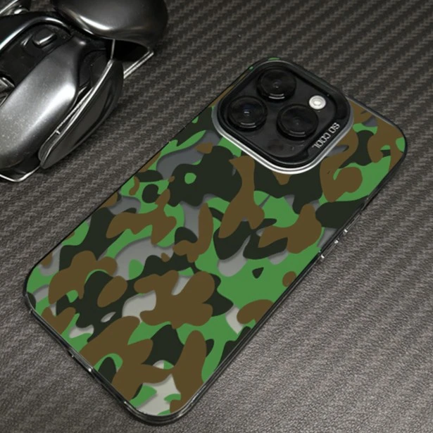 迷彩苹果15pro手机壳新款iPhone14promax军绿13/11/12plus保护壳x