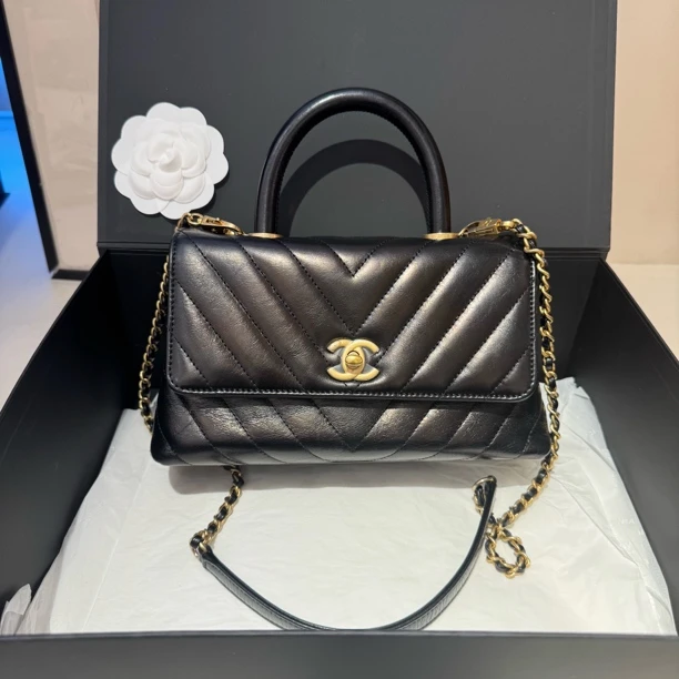 99新 Chanel/香奈儿 黑金coco handle小号 V纹 牛皮斜挎包