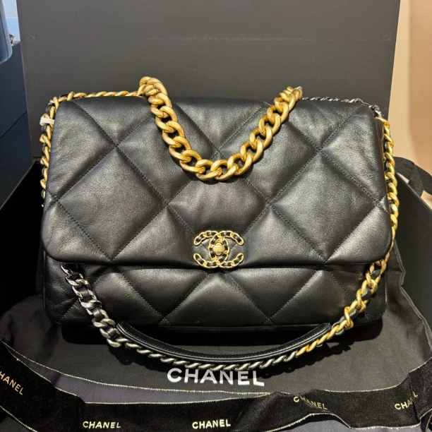 全新未使用 Chanel/香奈儿 黑金19bag大号Maxi 芯片款 单肩斜挎包