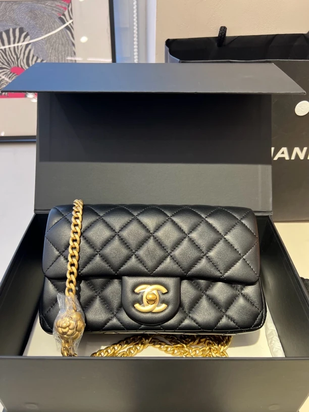 全新未使用 Chanel/香奈儿 香奈儿经典黑金cf山茶花扣斜挎包芯片