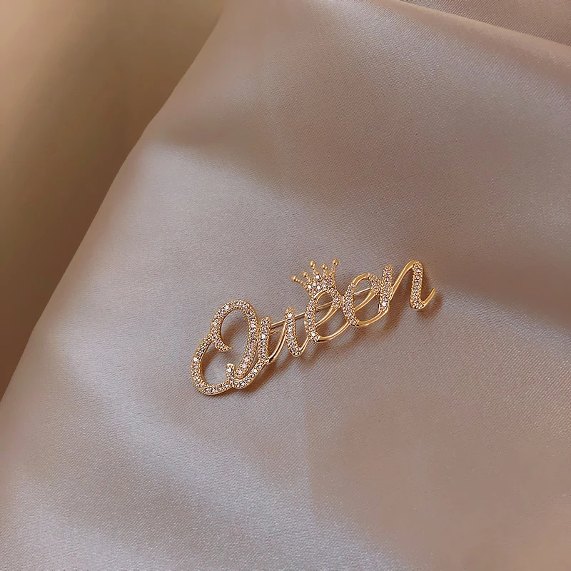 合金胸针 字母Queen女王气质新款高级感胸针防走光固定衣服别针