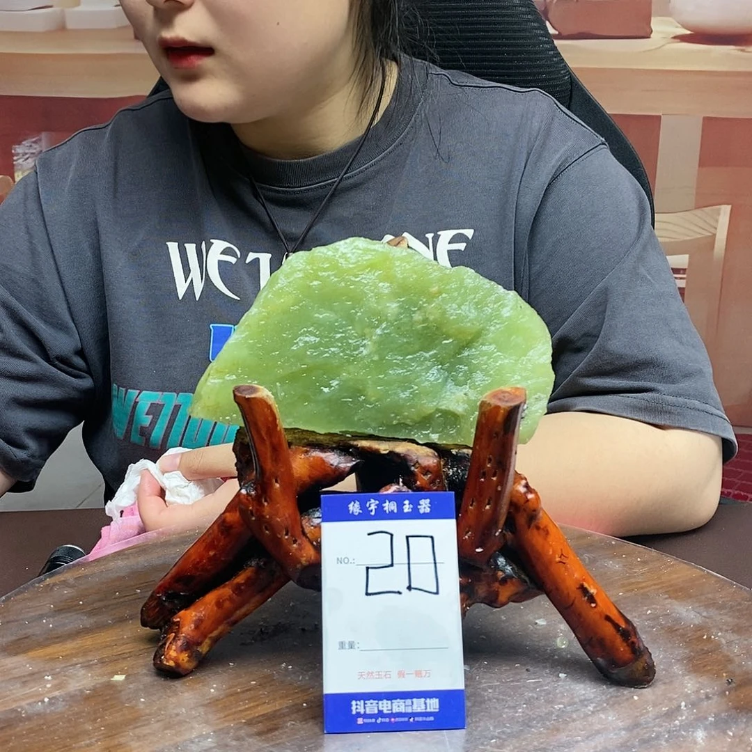 蛇纹石玉原石未镶嵌