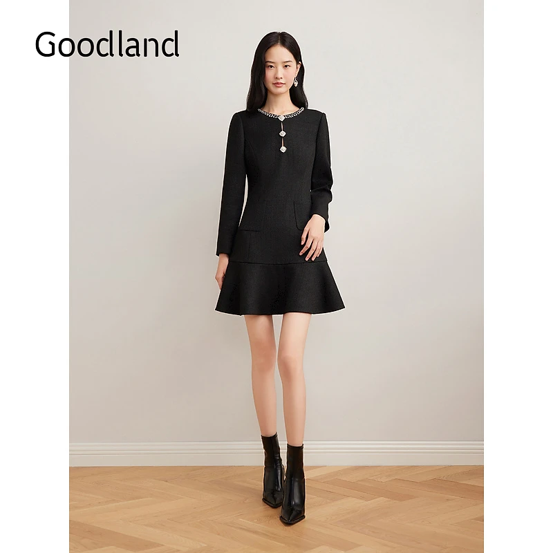 Goodland美地2025春季新款镂空烫钻水滴领小香风鱼尾连衣裙